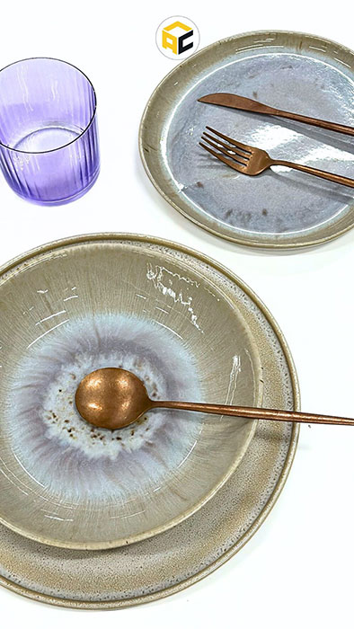 Vajilla con vaso morado