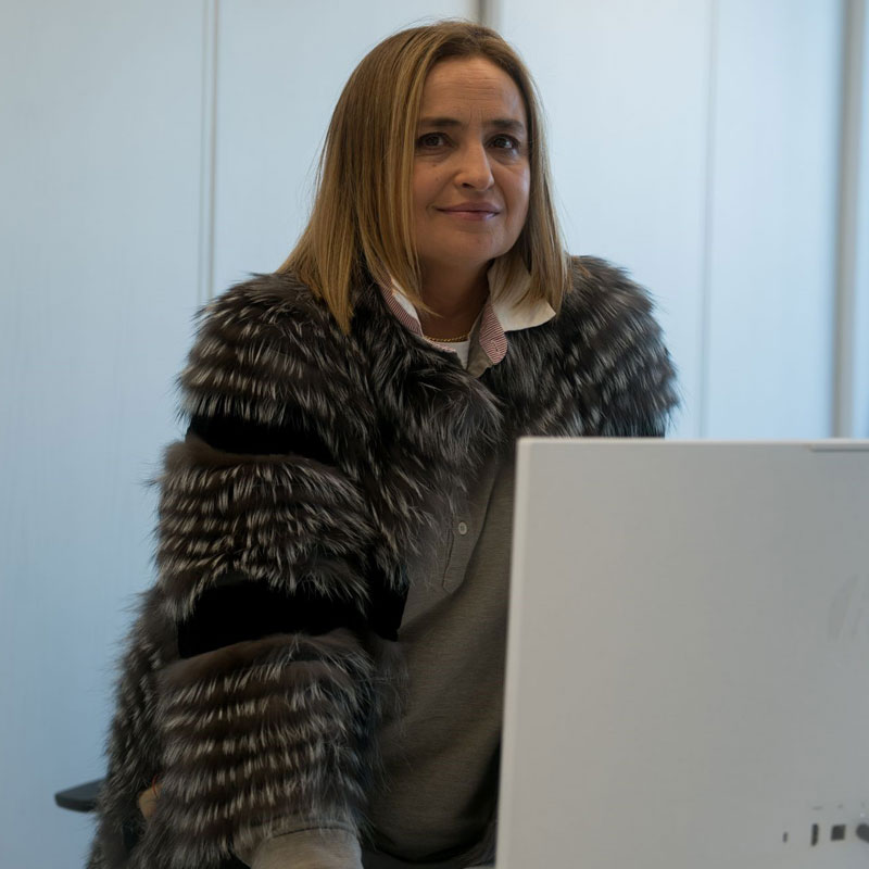 Mari Nieves, gerente de Ferretería La Canela
